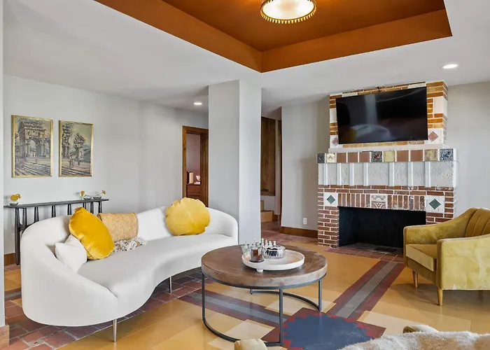 Elegant Riverside Escape Bottom-Floor Haven