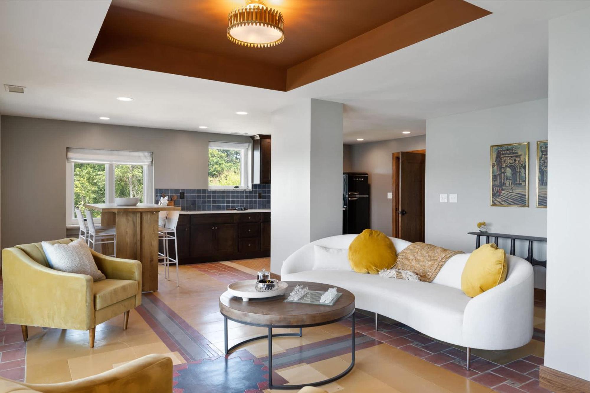 Holiday home Elegant Riverside Escape Bottom-floor Haven