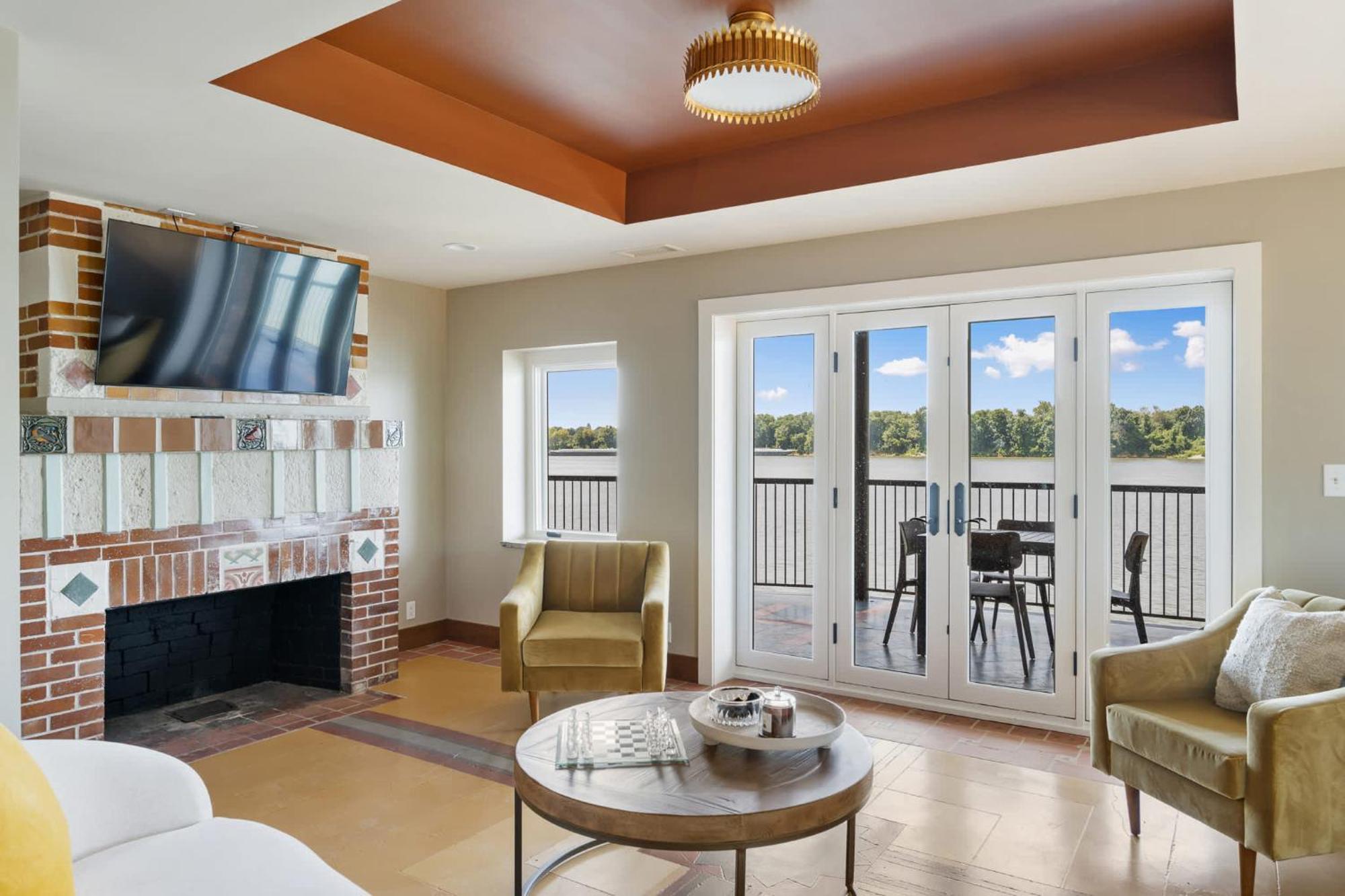 Elegant Riverside Escape Bottom-floor Haven Louisville
